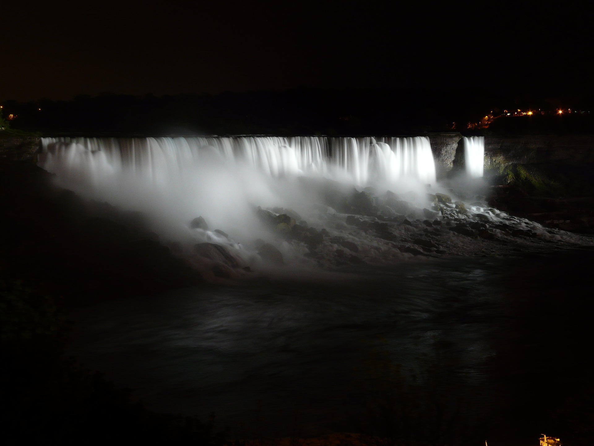 niagara-falls-luci