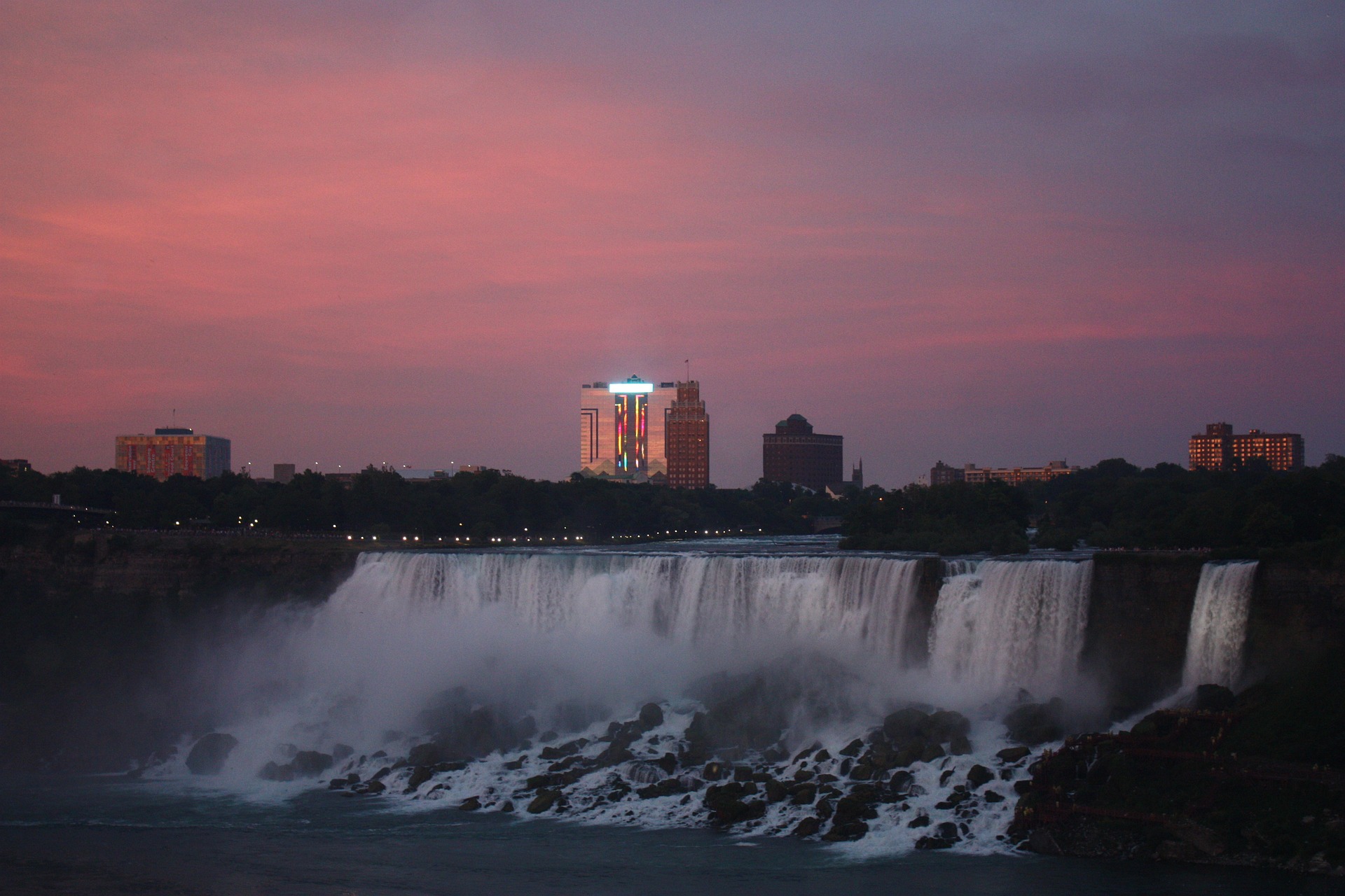 niagara-falls-notturno